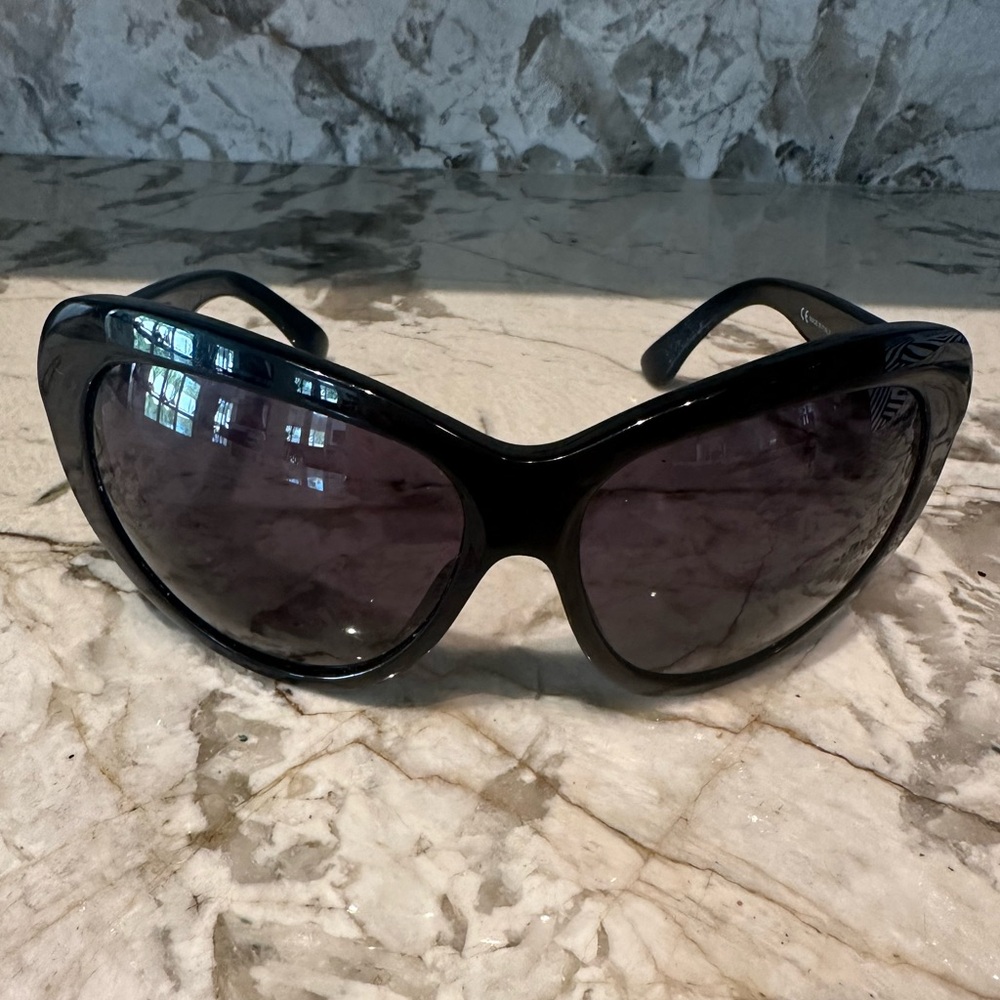 Yves Saint Laurent sunglasses. Model YSL6135